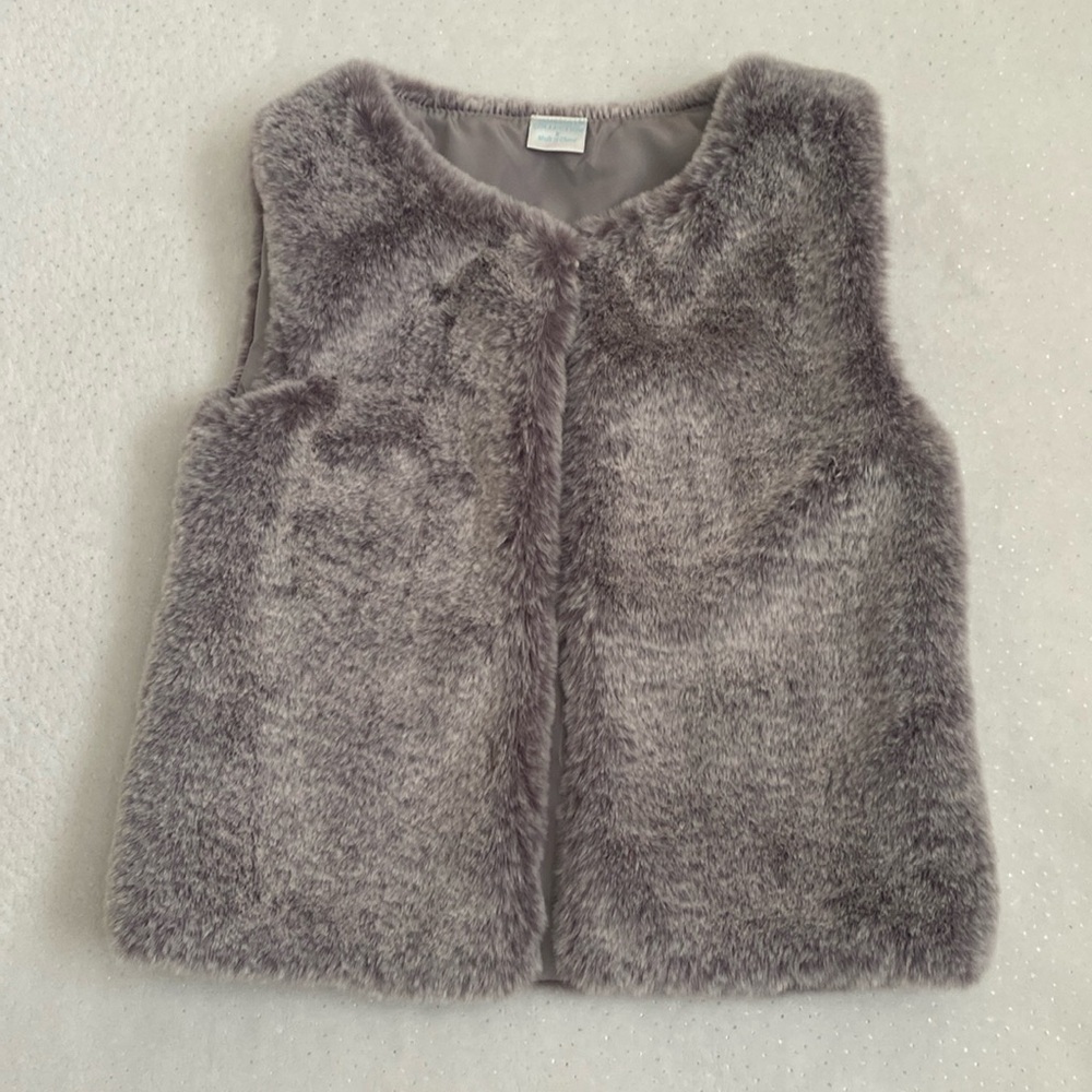 Edgehill Collection Girls Faux Fur Vest in Grey 5T